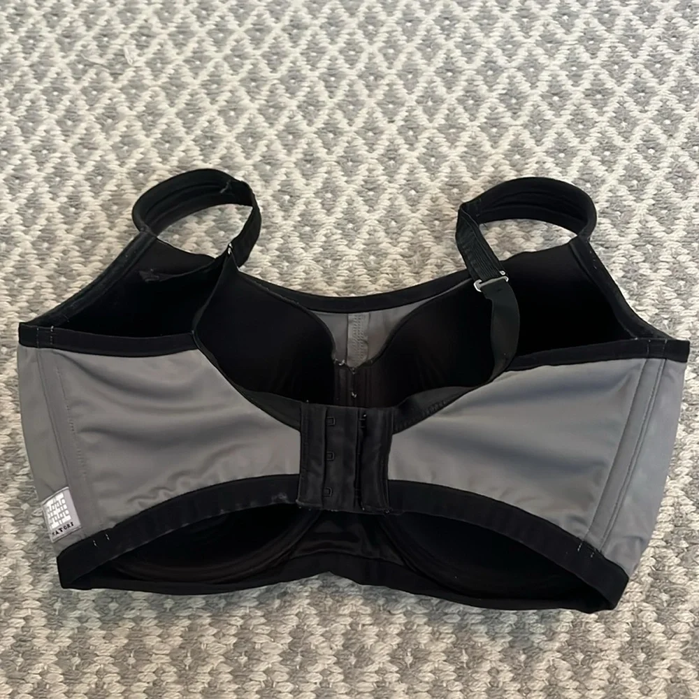 Natori Gray Sports Bra with Racerback Design 34G